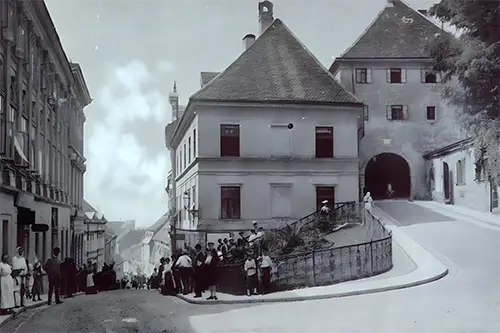 1900. godina - Kamenita vrata